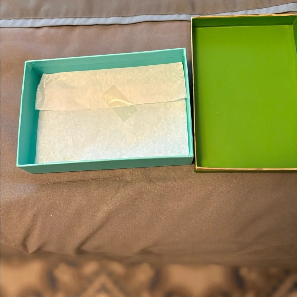 Kate Spade Bright Green Gift Box - Picture 2 of 3